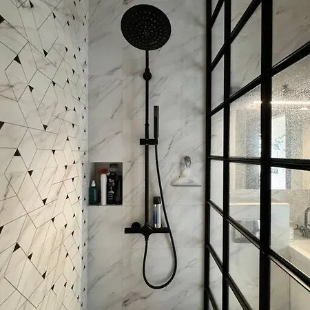 Lux Canada Penthouse